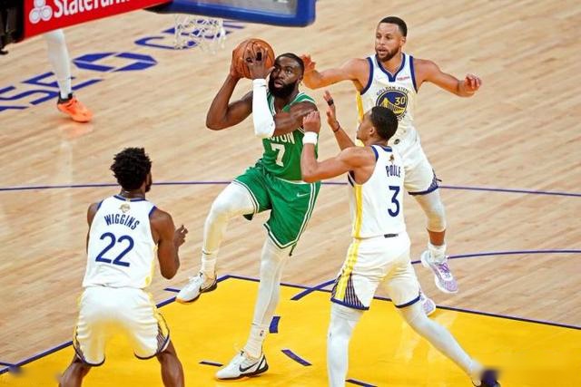 姆巴佩与阿扎尔参加卡丁车赛 姆总第三阿扎尔第二